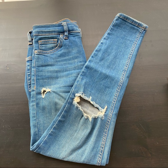 Medium-wash Topshop ripped jeans - Picture 1 of 2